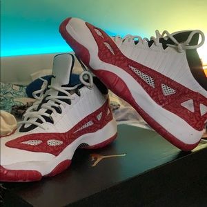 Air Jordans 11 retros low.